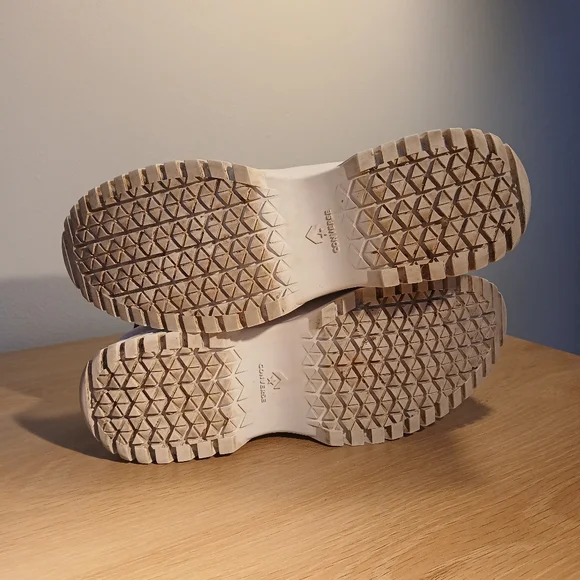 Converse Women’s Chuck Taylor All Star Lugged 2.0 High-Top Sneakers Size M4 / W6 - Picture 9 of 11